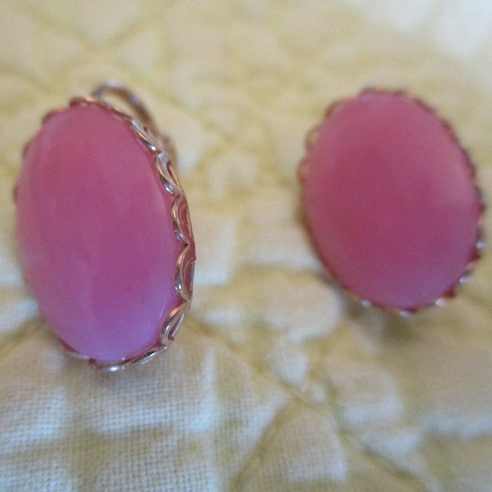 Vintage Estate Light Pink Gold Tone Clip-On Earrings